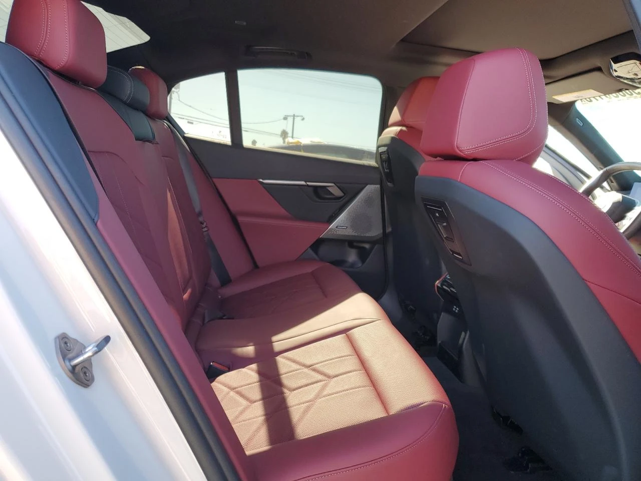 BMW i5 eDrive40 Sedan, снимка 10 - Автомобили и джипове - 54152762