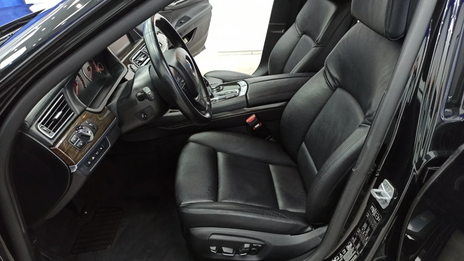 BMW 730 Sedan, снимка 12 - Автомобили и джипове - 54378378