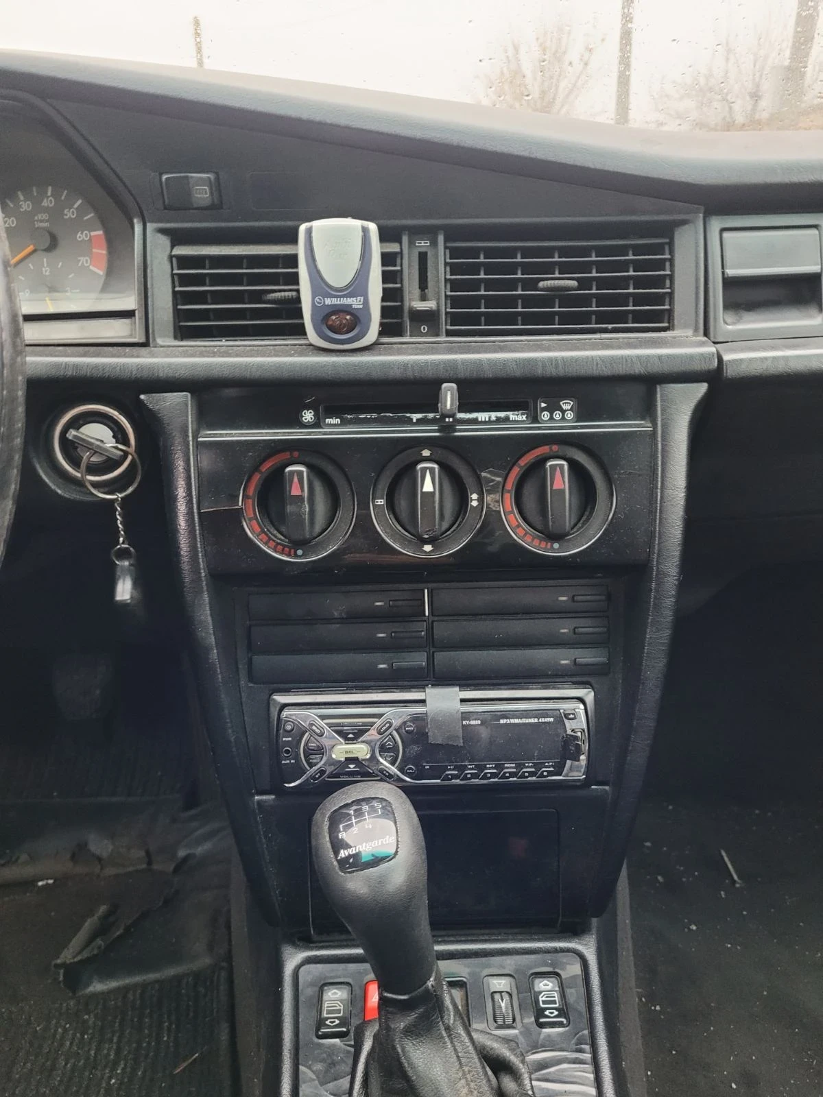 Mercedes-Benz 190 Цяла за части , снимка 9 - Автомобили и джипове - 54847350