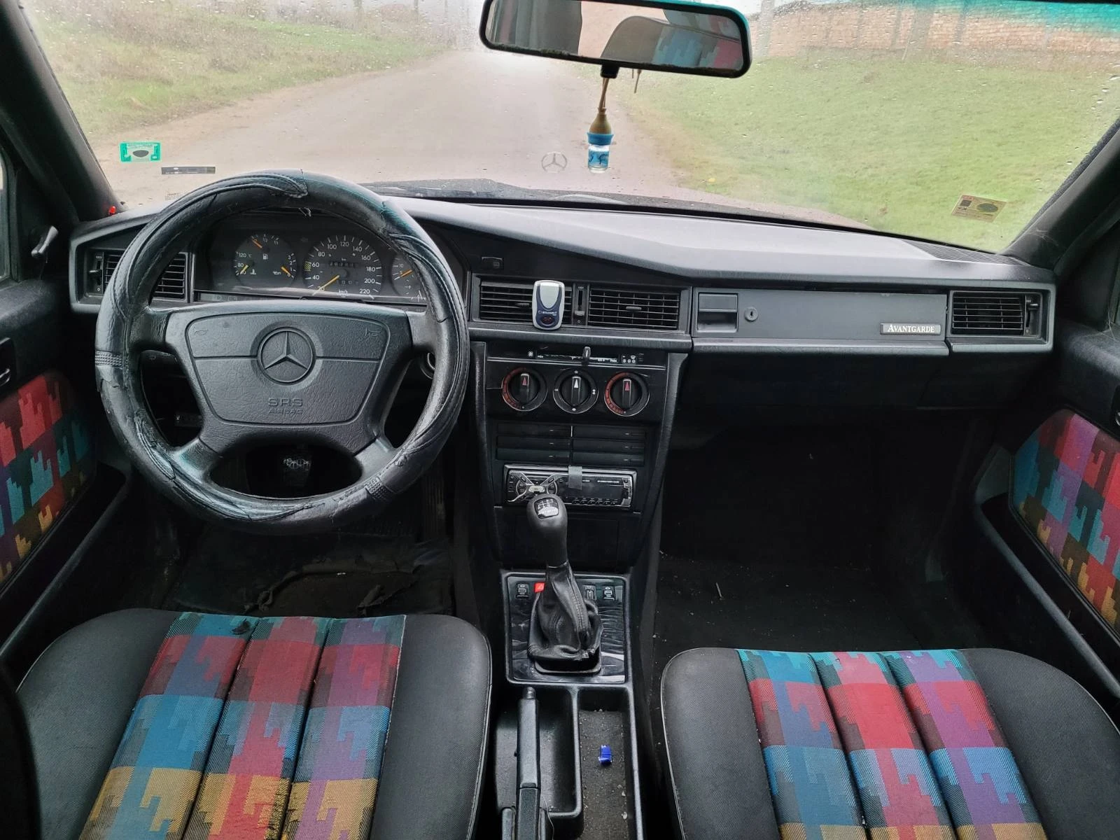 Mercedes-Benz 190 Цяла за части , снимка 10 - Автомобили и джипове - 54847350