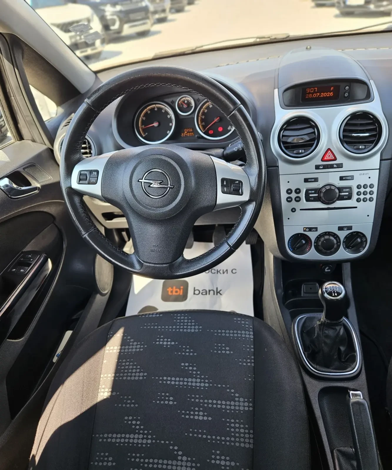 Opel Corsa Евро5, снимка 14 - Автомобили и джипове - 55449398