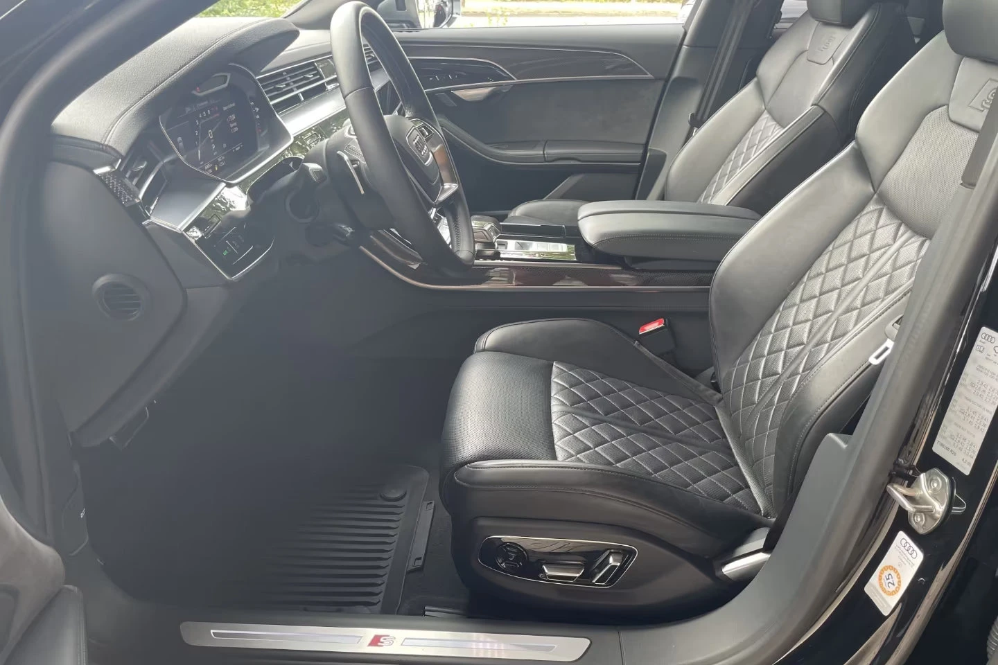 Audi S8 QUTTRO/571HP/HUD/360/PANO/ACC/KLESS/703z, снимка 9 - Автомобили и джипове - 55491506