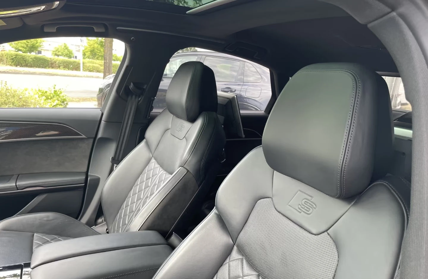Audi S8 QUTTRO/571HP/HUD/360/PANO/ACC/KLESS/703z, снимка 10 - Автомобили и джипове - 55491506