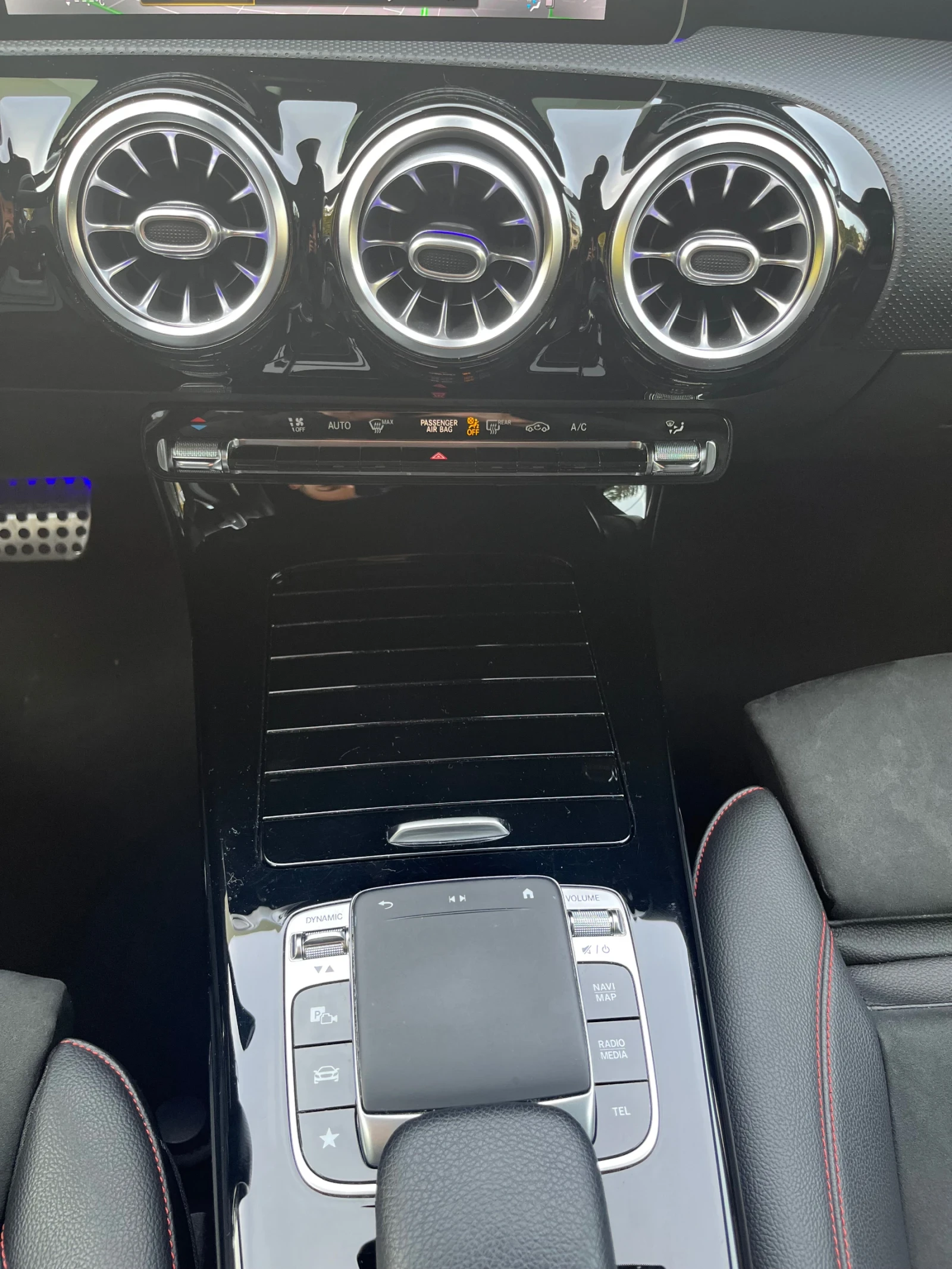 Mercedes-Benz A 200 AMG LINE- LED, снимка 13 - Автомобили и джипове - 55661014