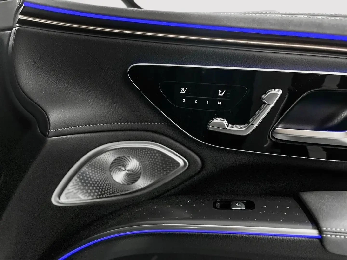 Mercedes-Benz EQS 450 4MATIC Premium & Night Package, снимка 15 - Автомобили и джипове - 56078959