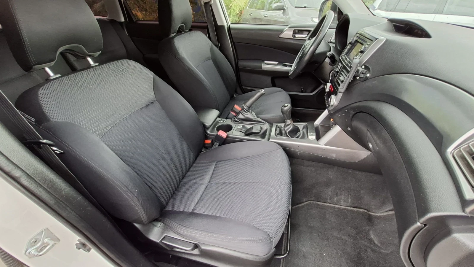 Subaru Forester 2.0i Facelift 150kc, снимка 14 - Автомобили и джипове - 56743589