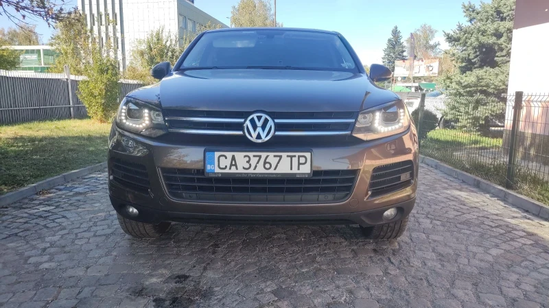 VW Touareg 3.0 TDI 1 собственик, снимка 2 - Автомобили и джипове - 47545261