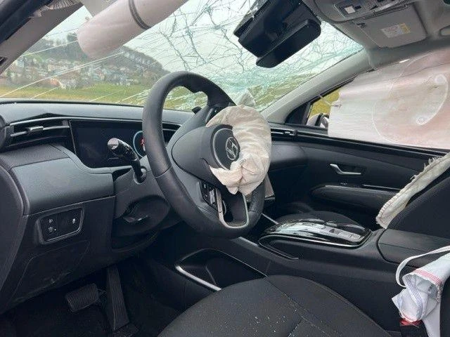 Hyundai Tucson, снимка 3 - Автомобили и джипове - 36310480