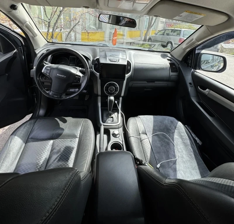 Isuzu D-max, снимка 4 - Автомобили и джипове - 56713345