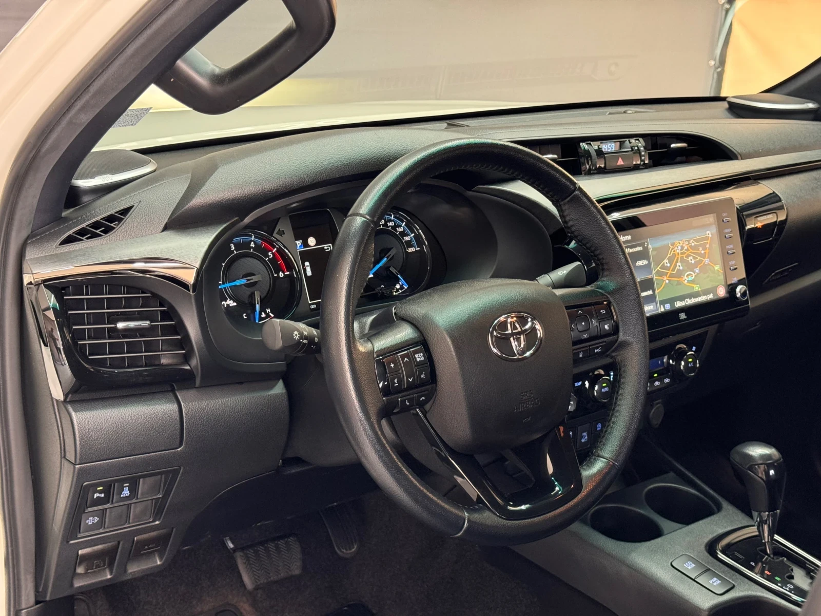 Toyota Hilux 2.8 D4-D* JBL* INVINCIBLE* CAMERA* KEYLESS  - изображение 10