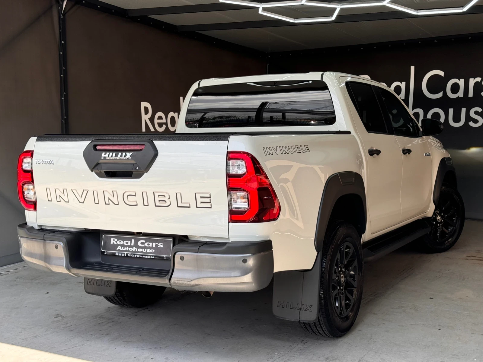 Toyota Hilux 2.8 D4-D* JBL* INVINCIBLE* CAMERA* KEYLESS  - изображение 4