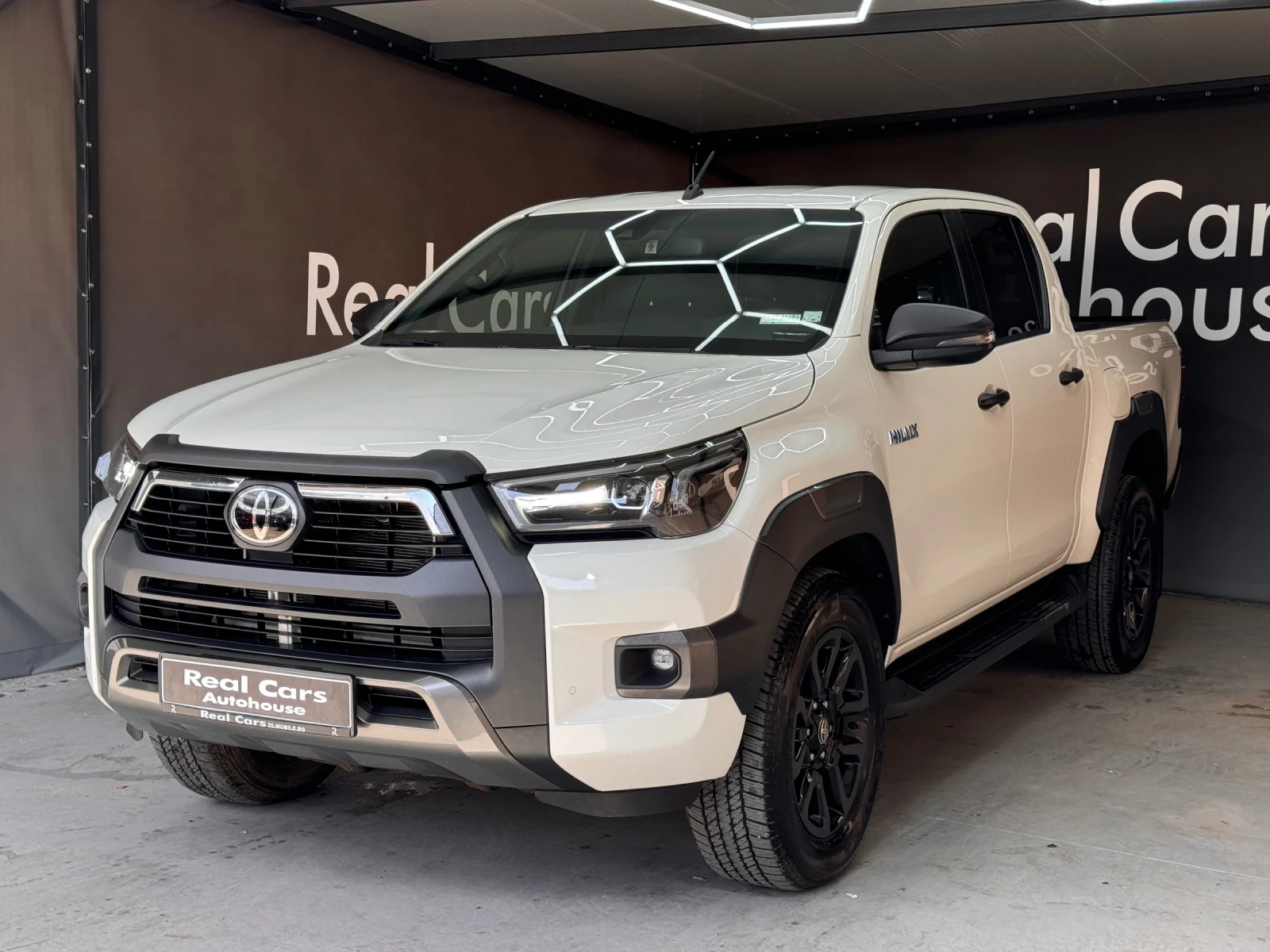 Toyota Hilux 2.8 D4-D* JBL* INVINCIBLE* CAMERA* KEYLESS  - [1] 