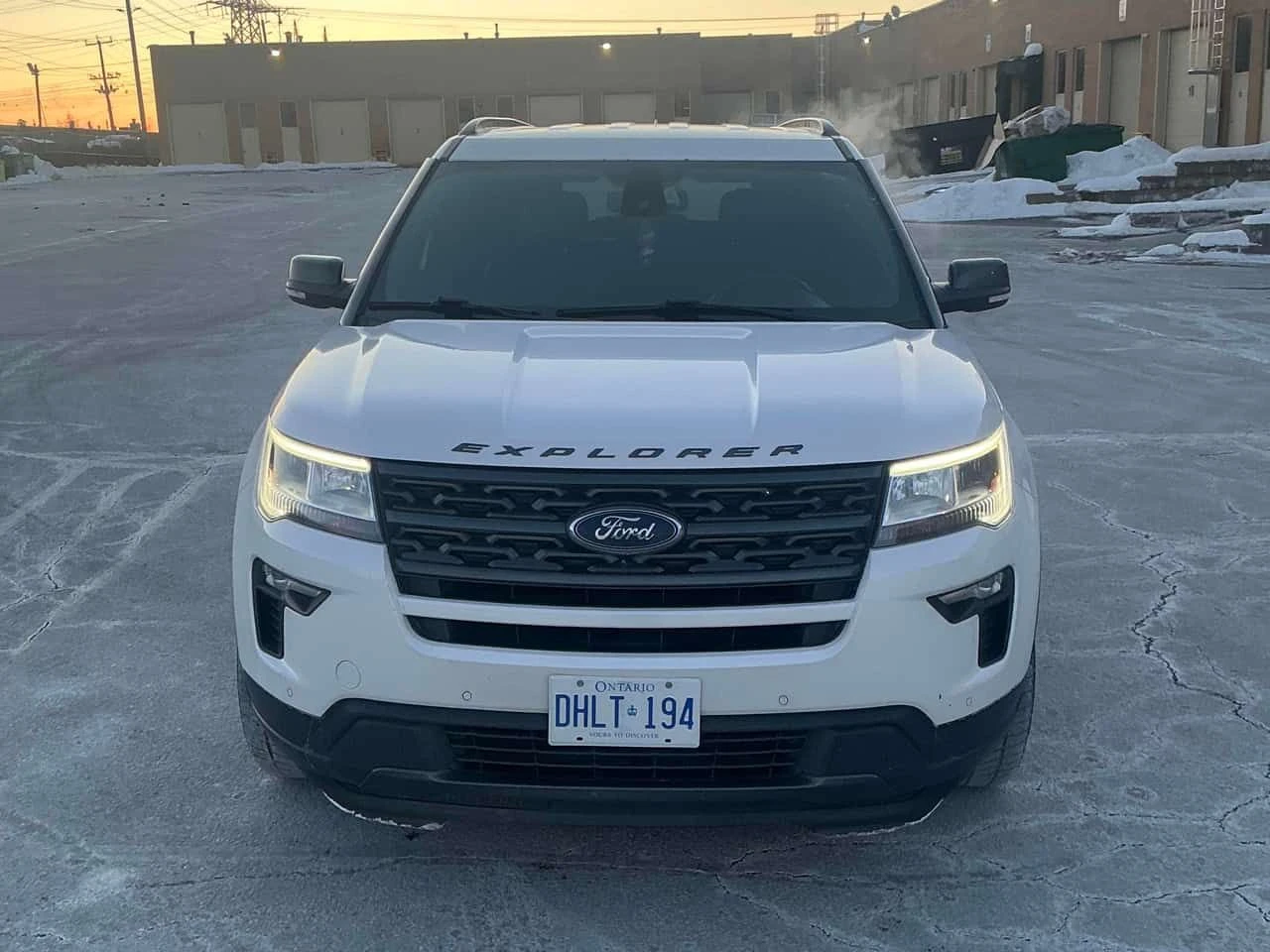 Ford Explorer XLT AWD * КОЖА/АЛКАНТАРА* ПОДГРЕВИ* КАМЕРА* , снимка 2 - Автомобили и джипове - 54145111