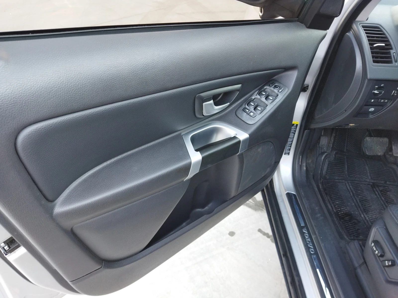 Volvo Xc90 3.2 AWD 7места, снимка 15 - Автомобили и джипове - 54670496