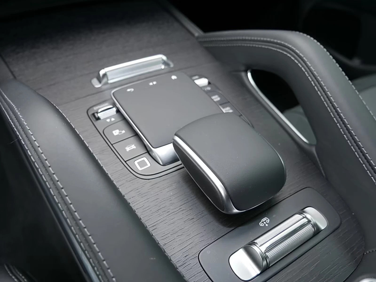 Mercedes-Benz GLE 53 4MATIC COUPE / 4 MATIC / NIGHT / BURM / MULTIBEAM / 360 /, снимка 11 - Автомобили и джипове - 55768750