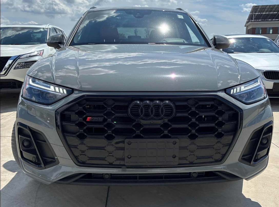 Audi SQ5 Black optics* TECHNIK* * AWD* 360VIEW* Carbon* VIR, снимка 5 - Автомобили и джипове - 55966765