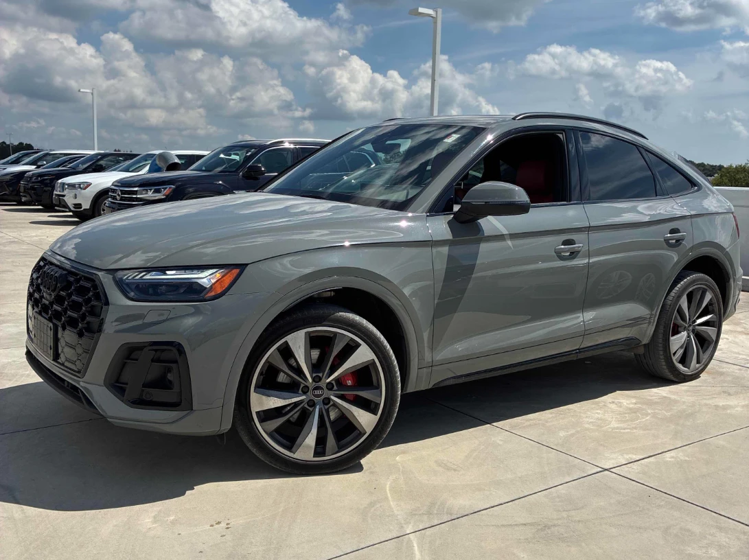 Audi SQ5 Black optics* TECHNIK* * AWD* 360VIEW* Carbon* VIR, снимка 2 - Автомобили и джипове - 55966765