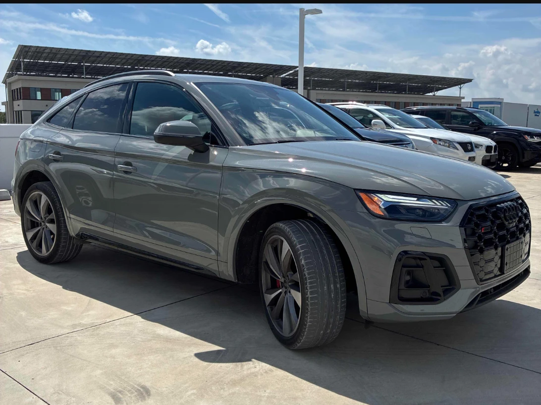 Audi SQ5 Black optics* TECHNIK* * AWD* 360VIEW* Carbon* VIR, снимка 4 - Автомобили и джипове - 55966765