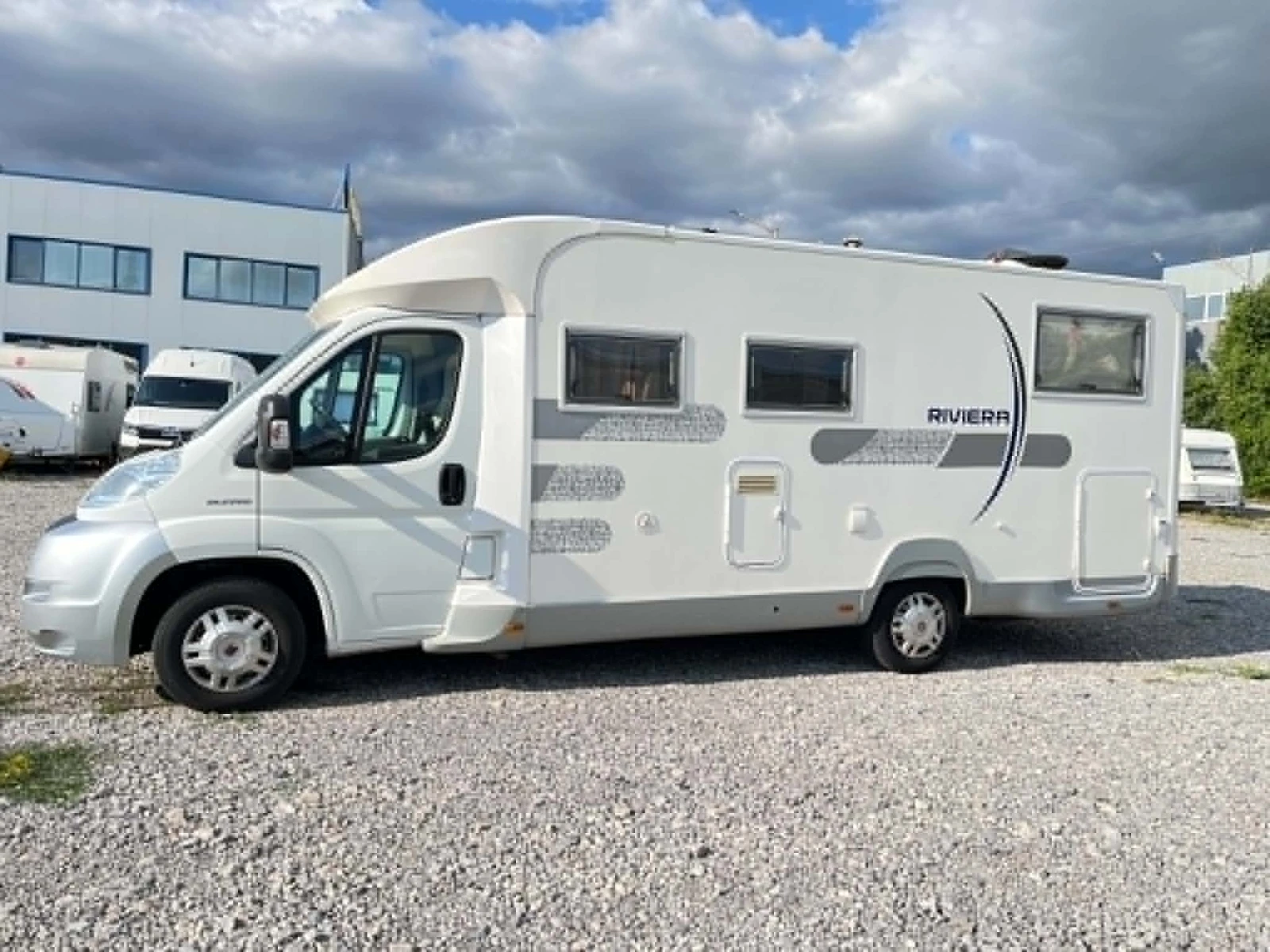 Кемпер Riviera 85 Р, снимка 3 - Каравани и кемпери - 55396937