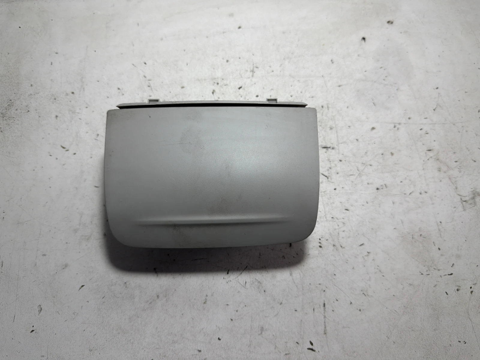 жабка плафон таван 5E0868837 Skoda Octavia
