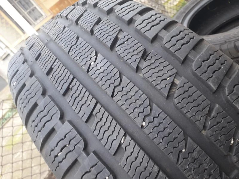 Гуми Зимни 205/55R17, снимка 4 - Гуми и джанти - 24508686