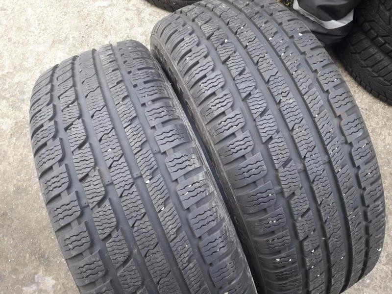 Гуми Зимни 205/55R17, снимка 2 - Гуми и джанти - 24508686