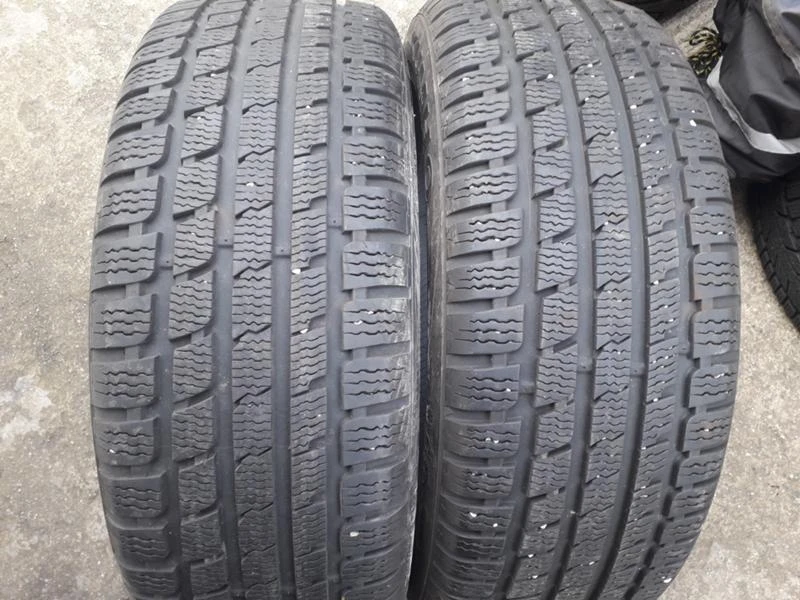 Гуми Зимни 205/55R17, снимка 1 - Гуми и джанти - 24508686