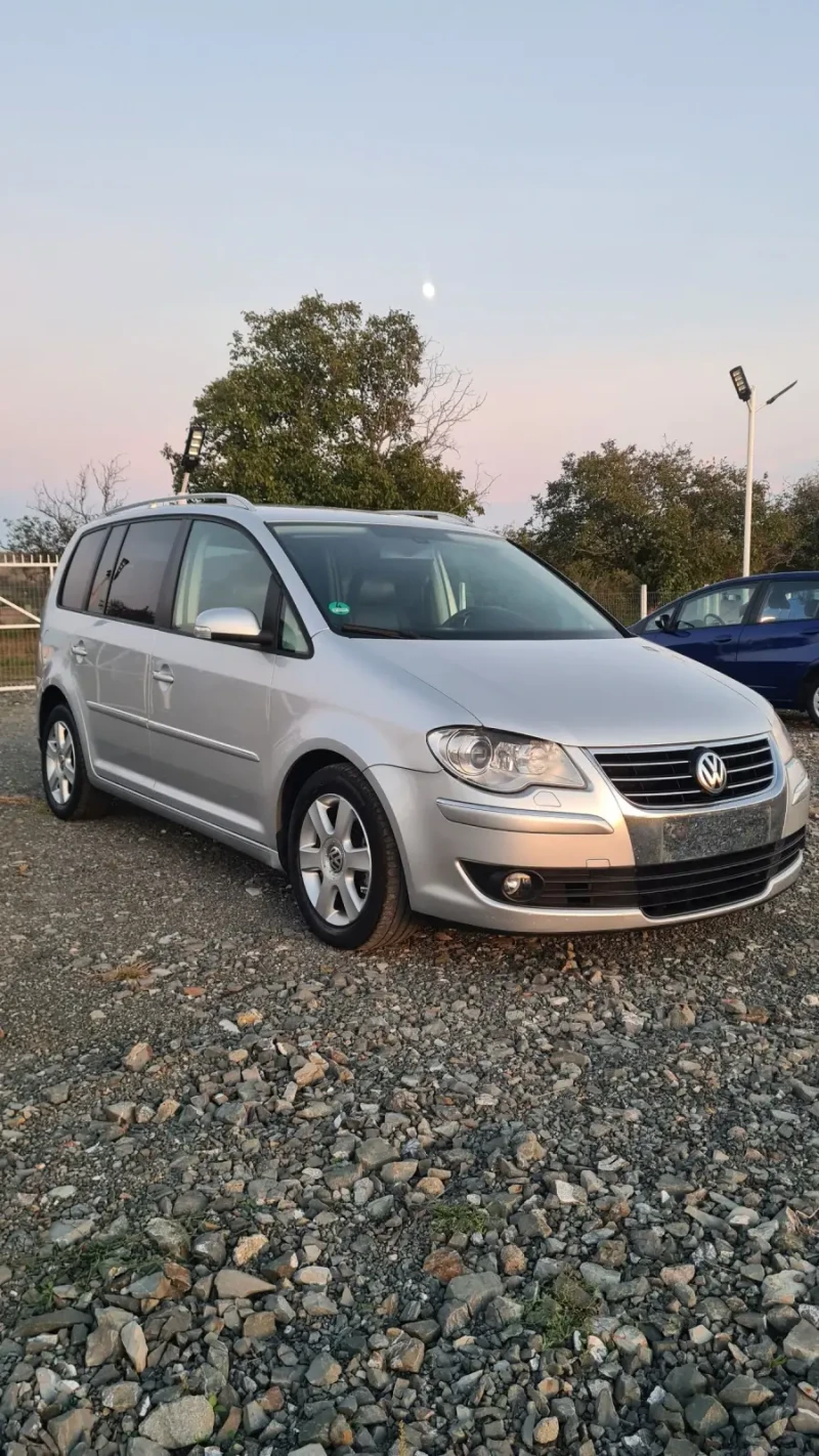 VW Touran 2.0tdi 170к.с /Full/Кожа/Нави/Bi xenon, снимка 2 - Автомобили и джипове - 47671037