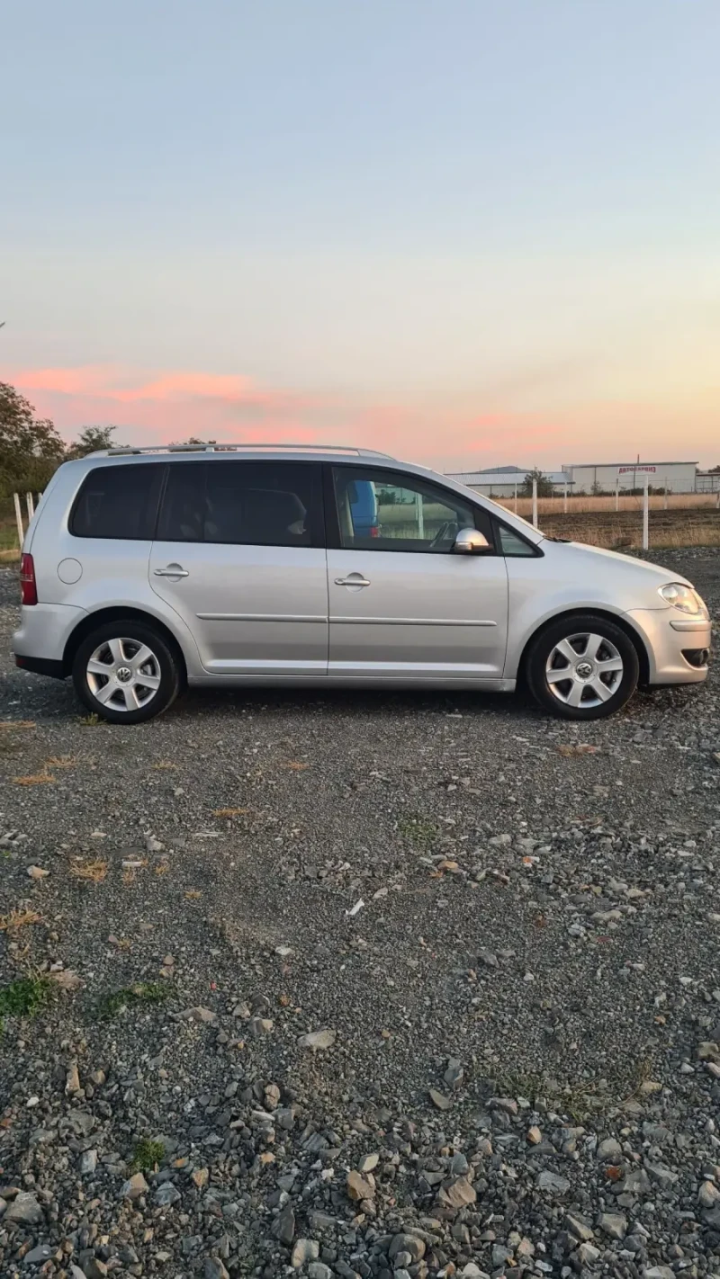 VW Touran 2.0tdi 170к.с /Full/Кожа/Нави/Bi xenon, снимка 5 - Автомобили и джипове - 47671037