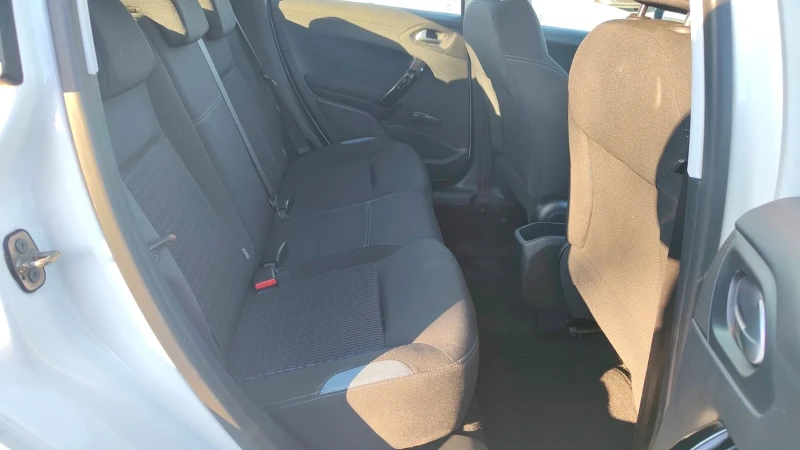Peugeot 208 1.4, снимка 11 - Автомобили и джипове - 52962427