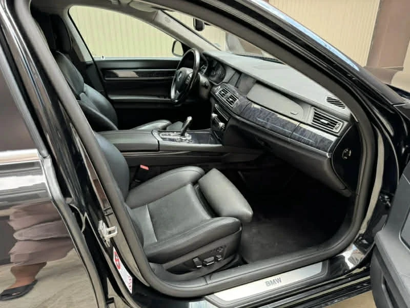 BMW 750 X-Drive Всички екстри - изображение 9