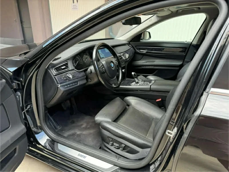 BMW 750 X-Drive Всички екстри - изображение 8