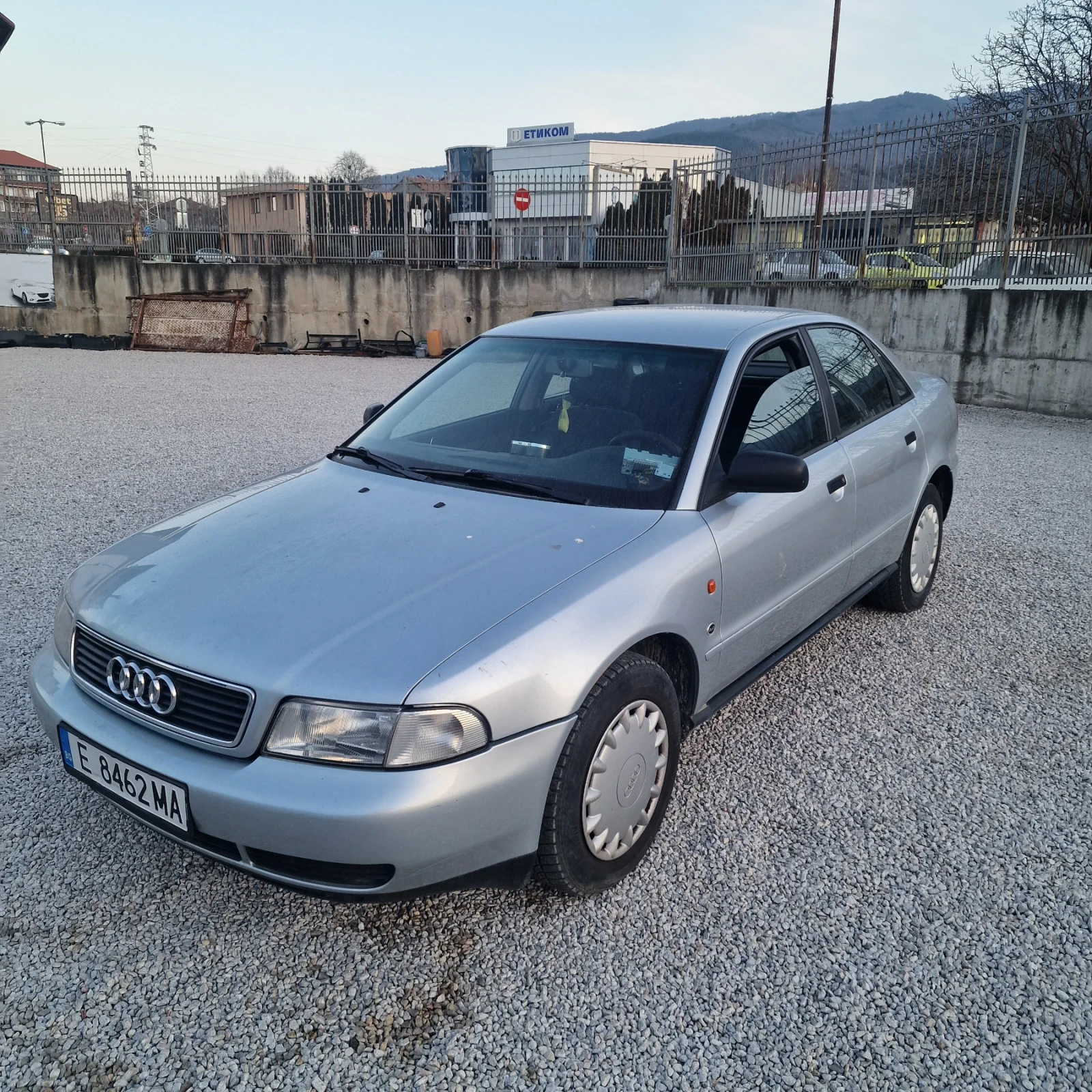 Audi A4 1.8 125 gas, снимка 1