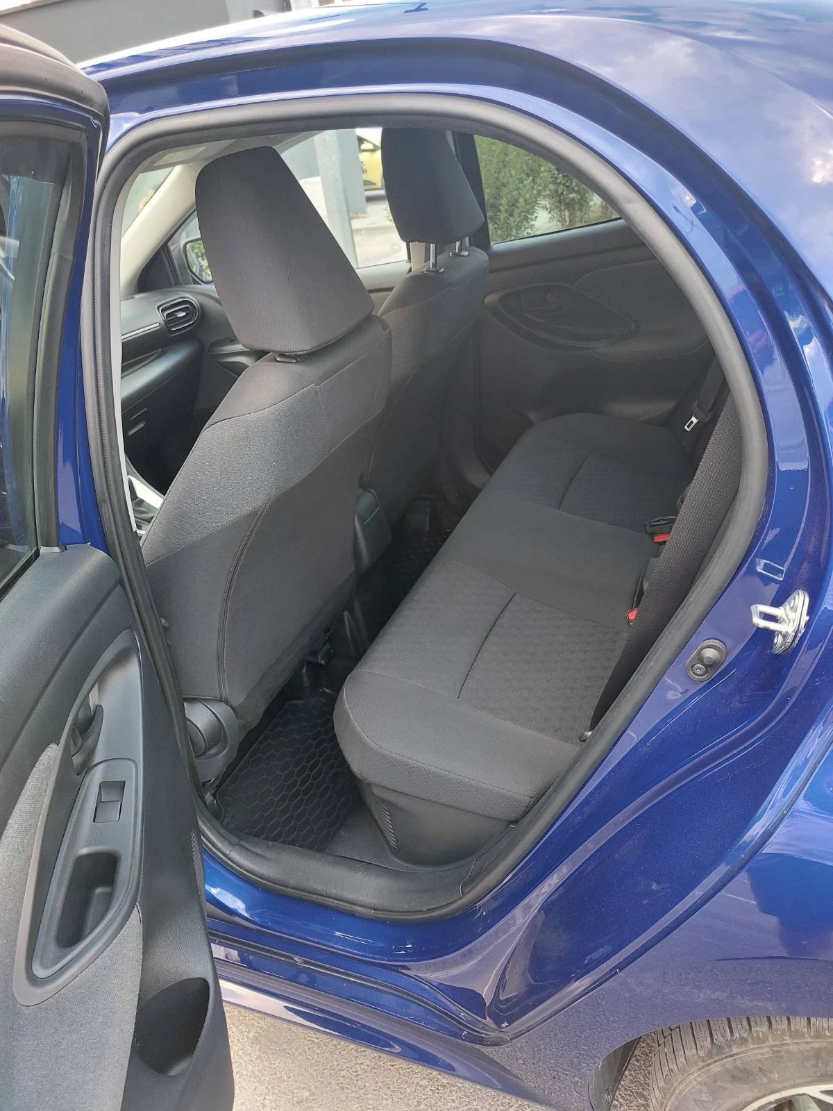 Toyota Yaris 1.5 hybrid  - изображение 8