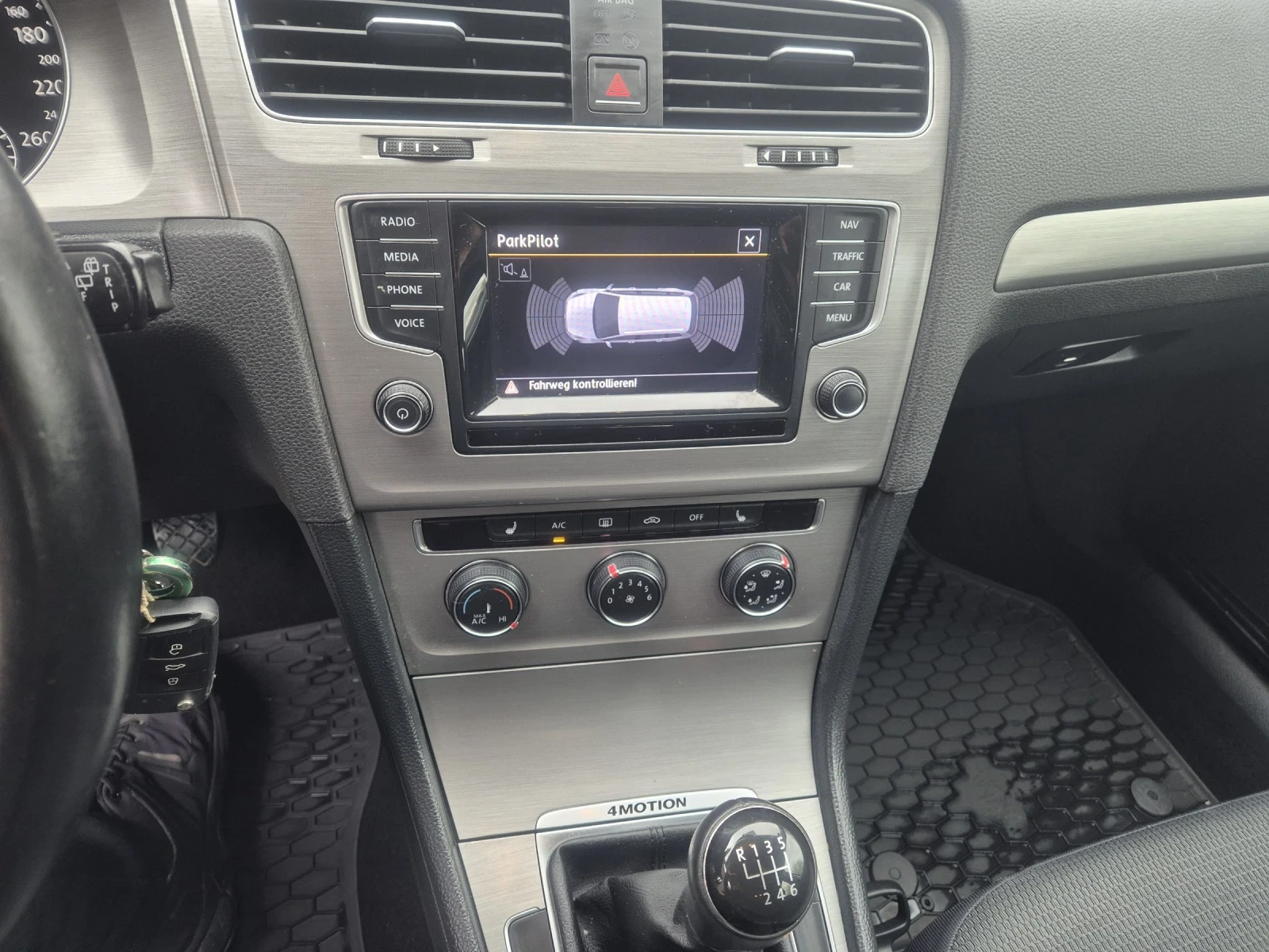 VW Golf 2.0 TDI 4Х4 150 К.С., снимка 15 - Автомобили и джипове - 54079114