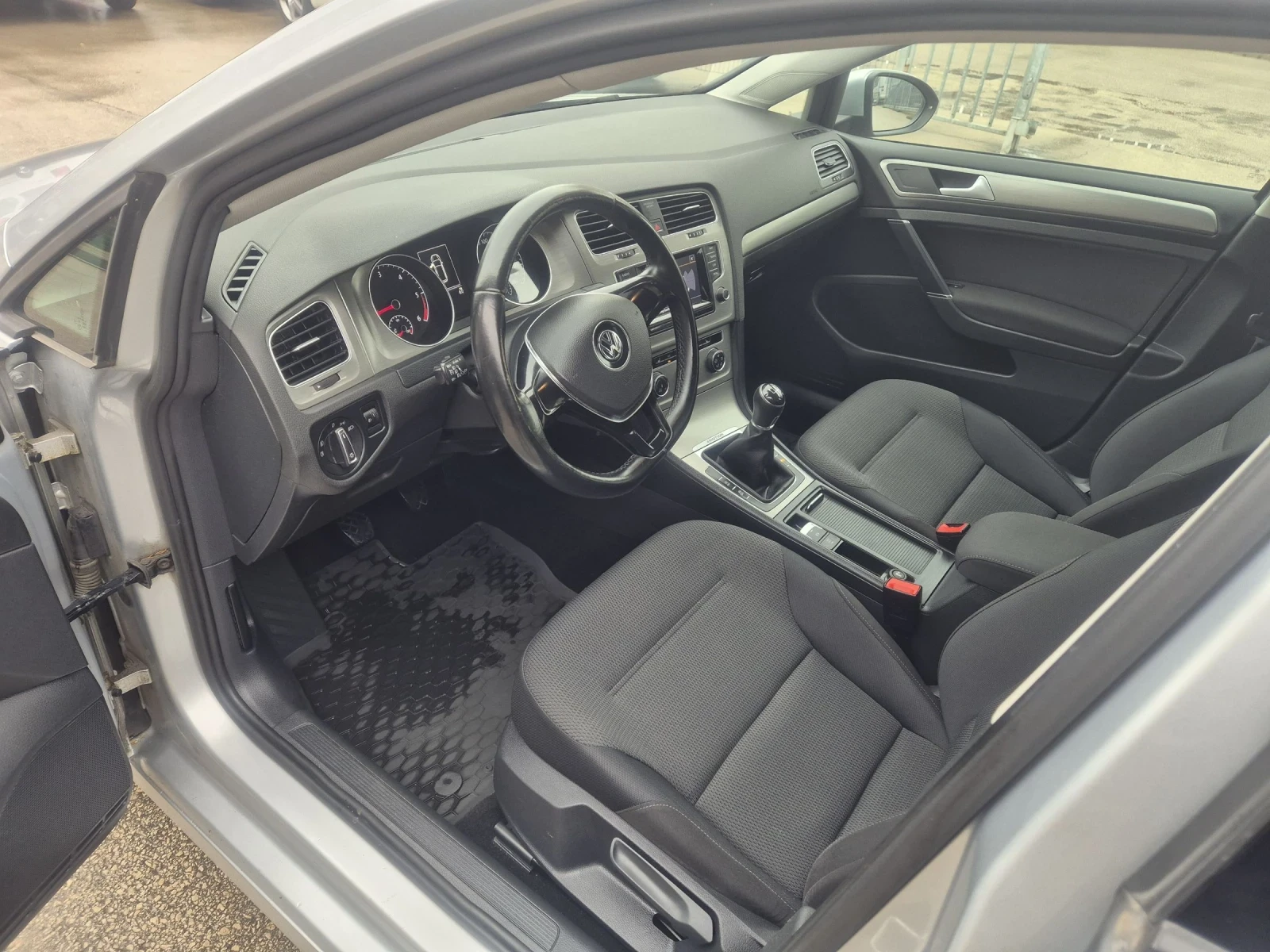 VW Golf 2.0 TDI 4Х4 150 К.С., снимка 16 - Автомобили и джипове - 54079114