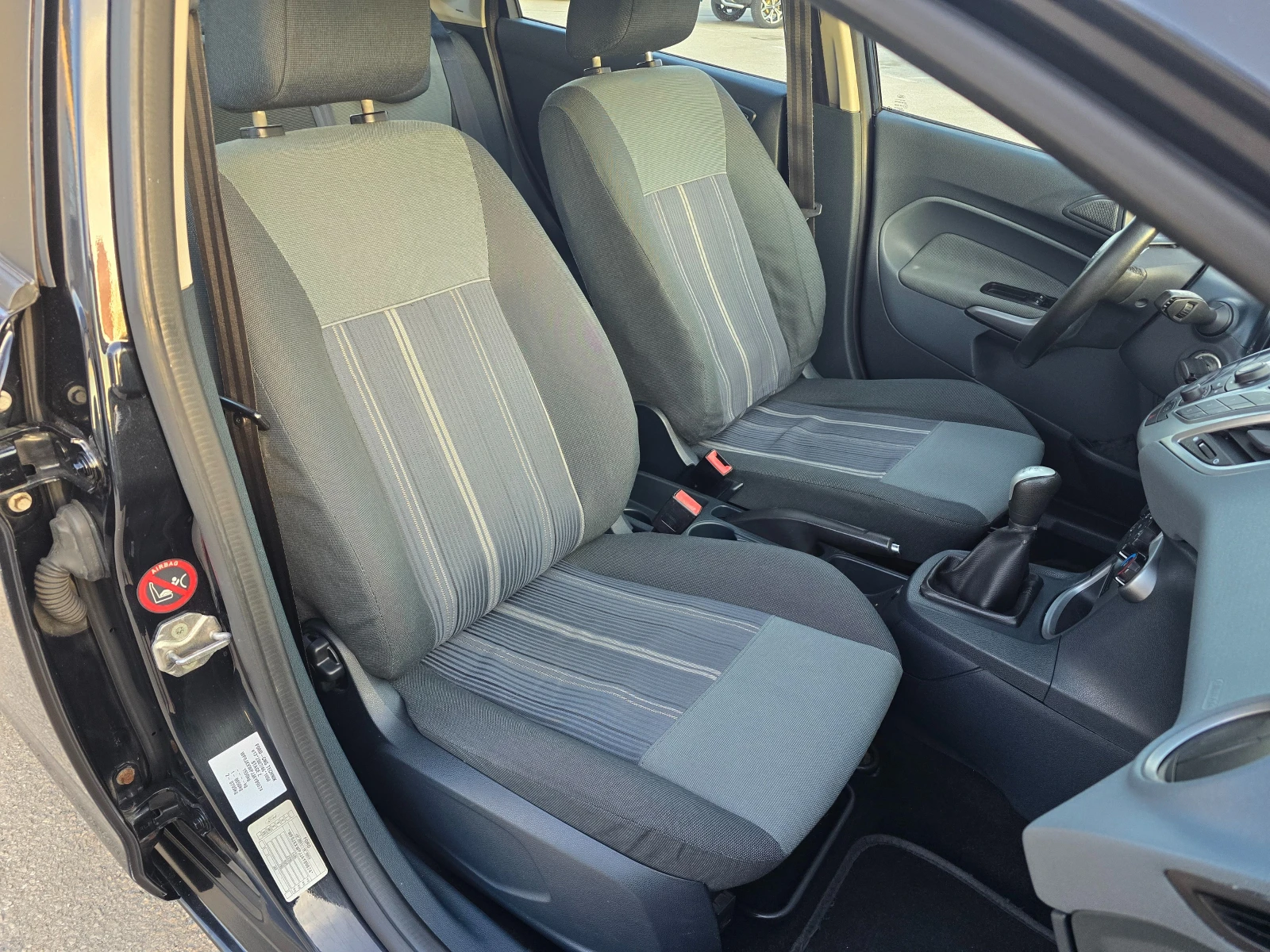 Ford Fiesta 1.4i/97ps/LPG, снимка 8 - Автомобили и джипове - 54235147