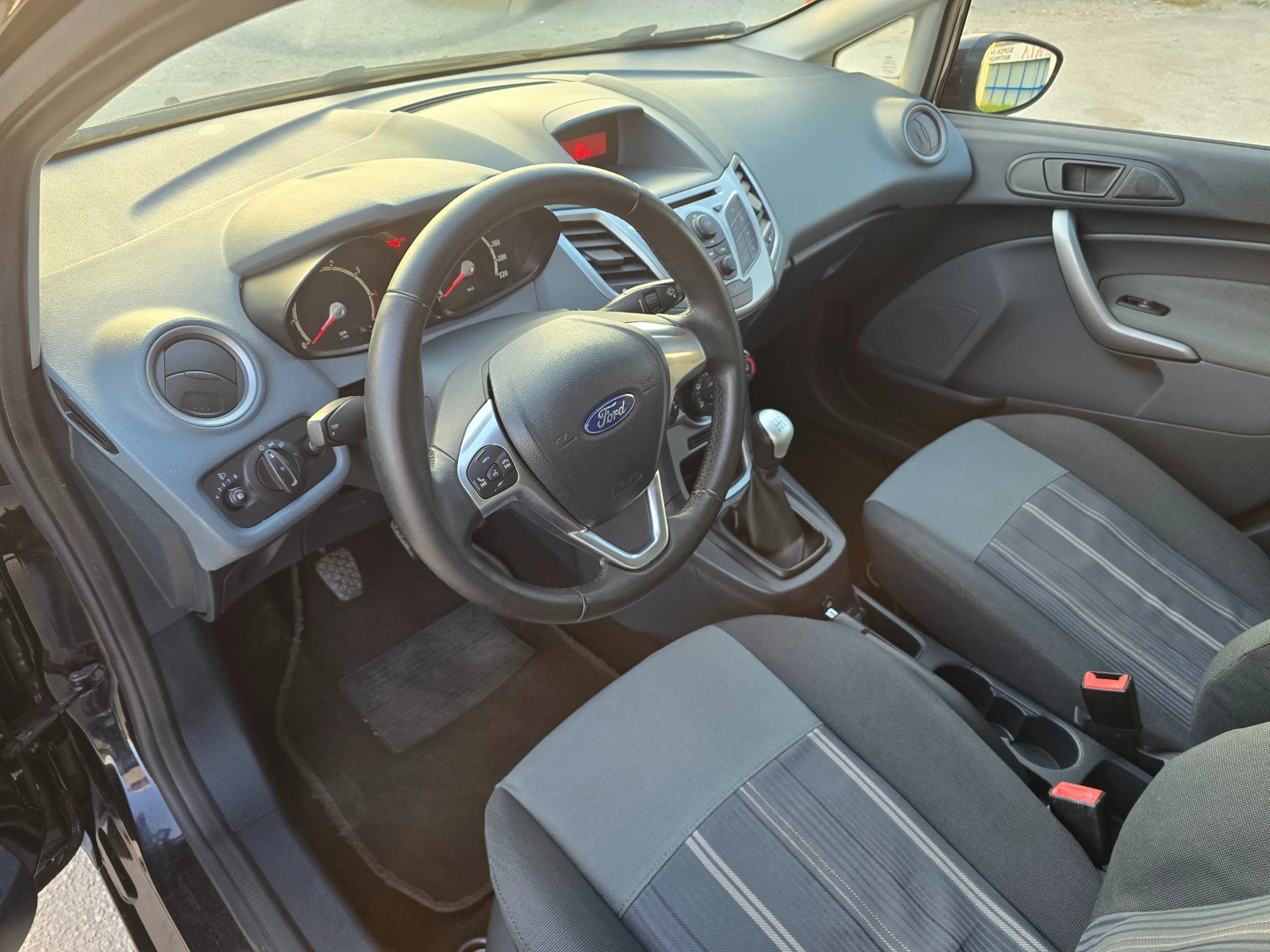 Ford Fiesta 1.4i/97ps/LPG, снимка 13 - Автомобили и джипове - 54235147