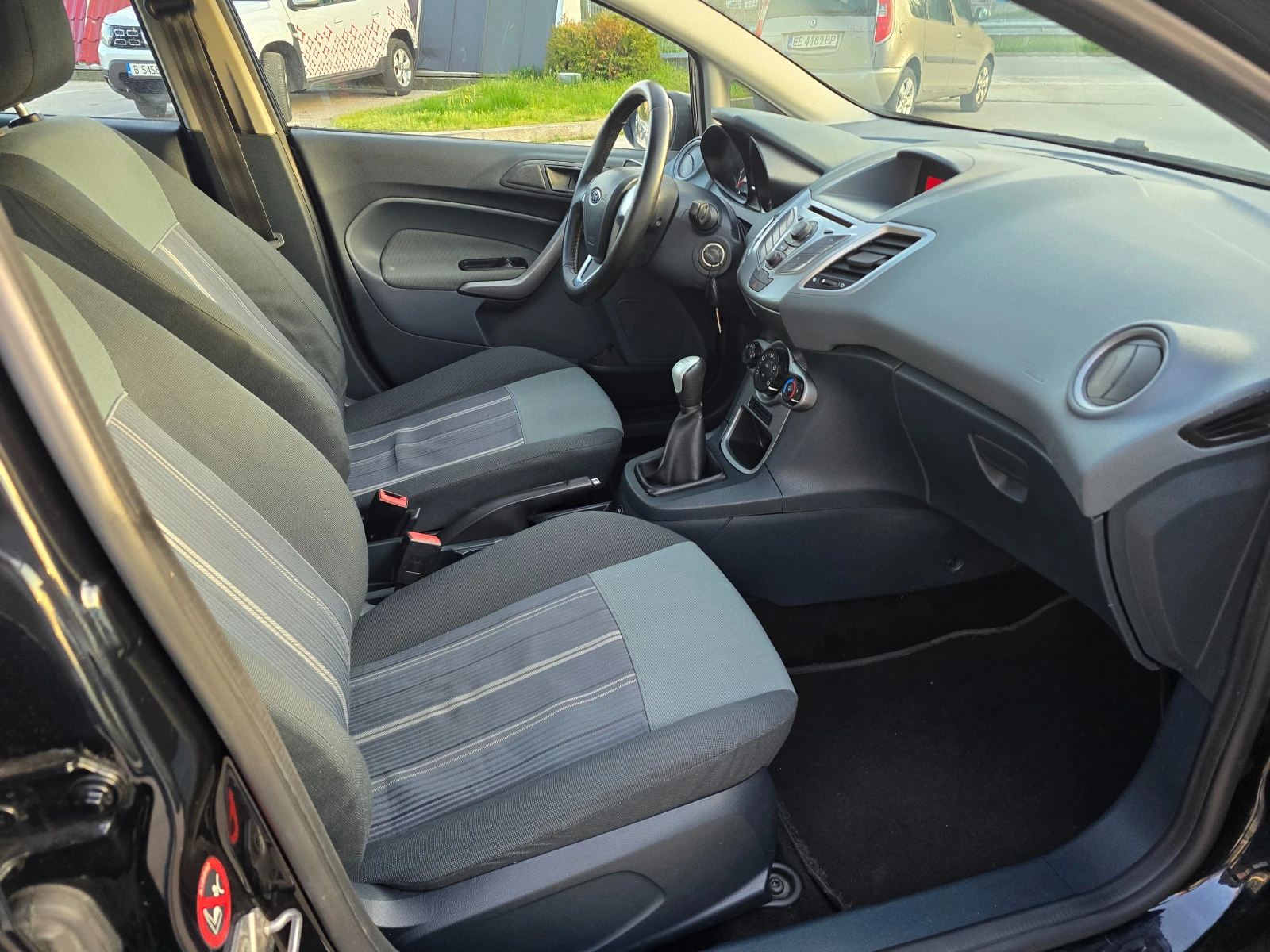 Ford Fiesta 1.4i/97ps/LPG, снимка 6 - Автомобили и джипове - 54235147