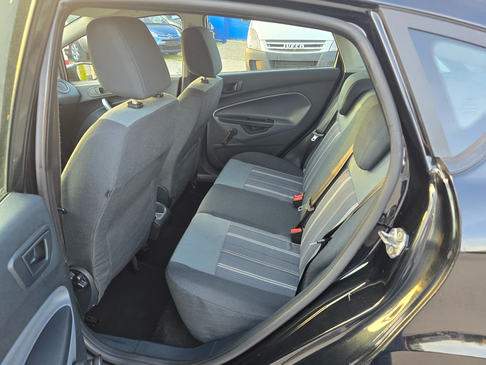 Ford Fiesta 1.4i/97ps/LPG, снимка 11 - Автомобили и джипове - 54235147