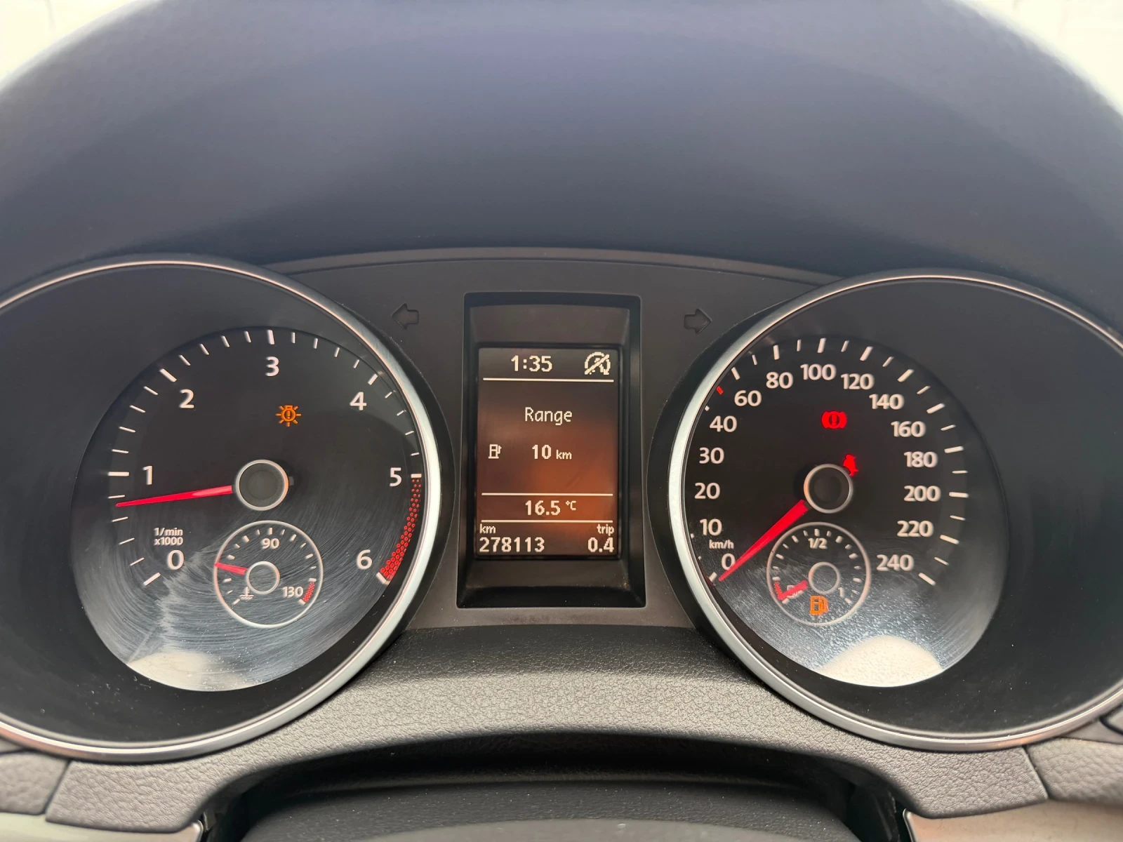 VW Golf 1.6 TDI/CARPLAY/ЛИЗИНГ, снимка 11 - Автомобили и джипове - 54415880