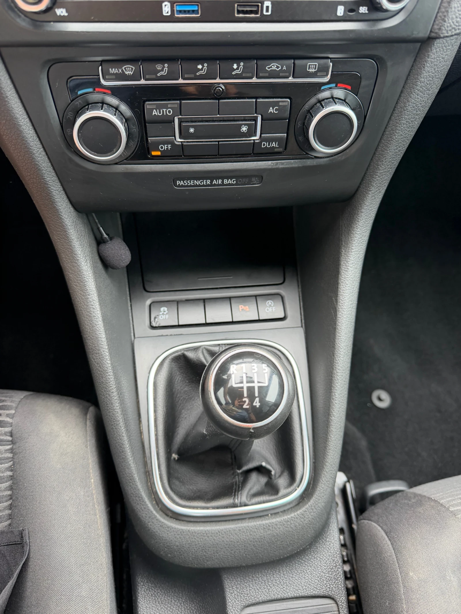 VW Golf 1.6 TDI/CARPLAY/ЛИЗИНГ, снимка 13 - Автомобили и джипове - 54415880