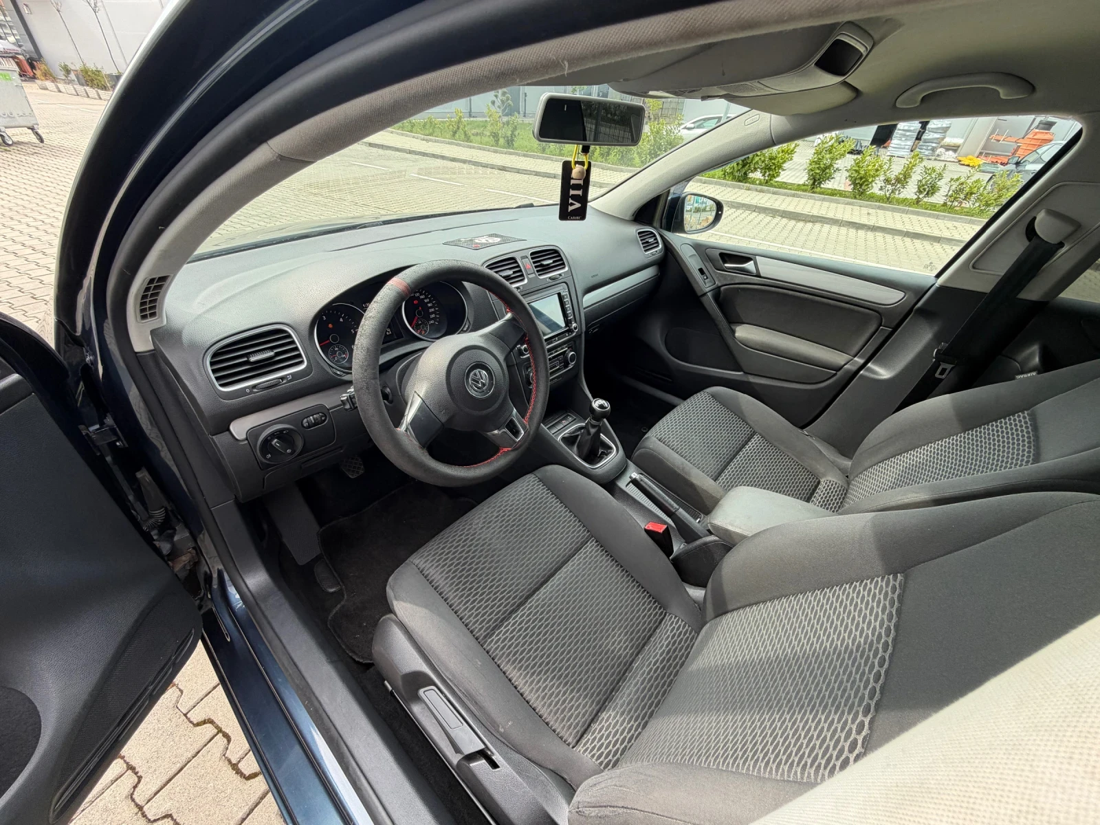 VW Golf 1.6 TDI/CARPLAY/ЛИЗИНГ, снимка 8 - Автомобили и джипове - 54415880