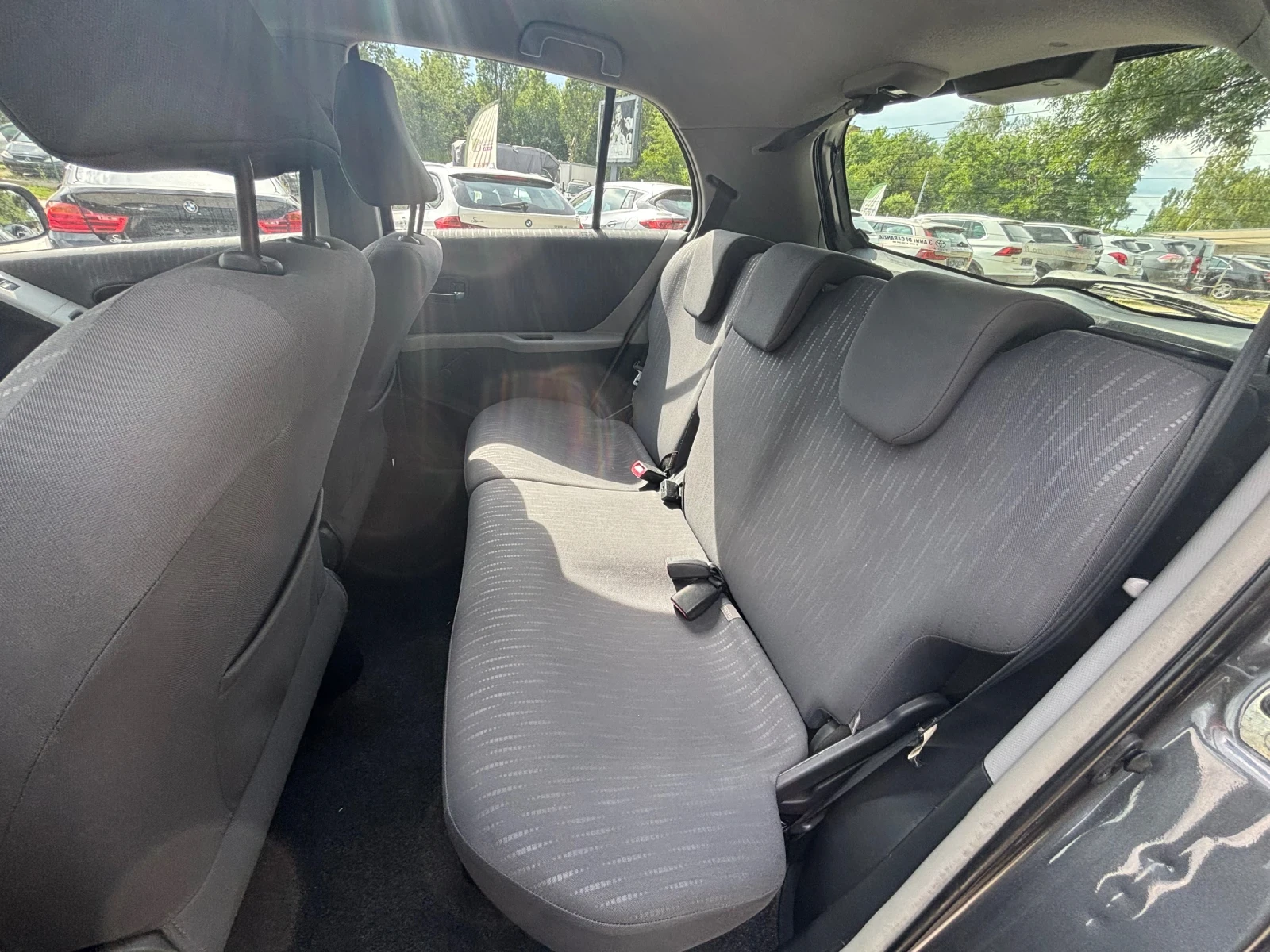 Toyota Yaris 1.3VVT-I, снимка 10 - Автомобили и джипове - 54855352