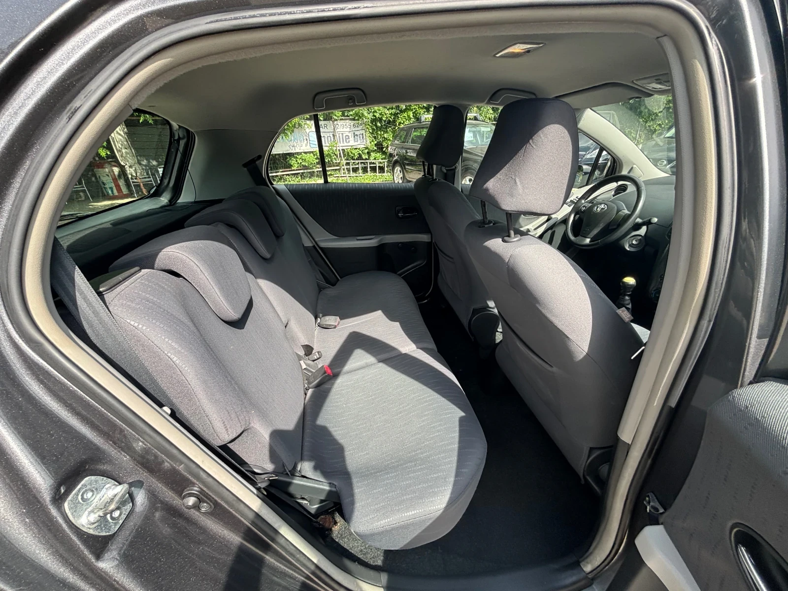 Toyota Yaris 1.3VVT-I, снимка 8 - Автомобили и джипове - 54855352