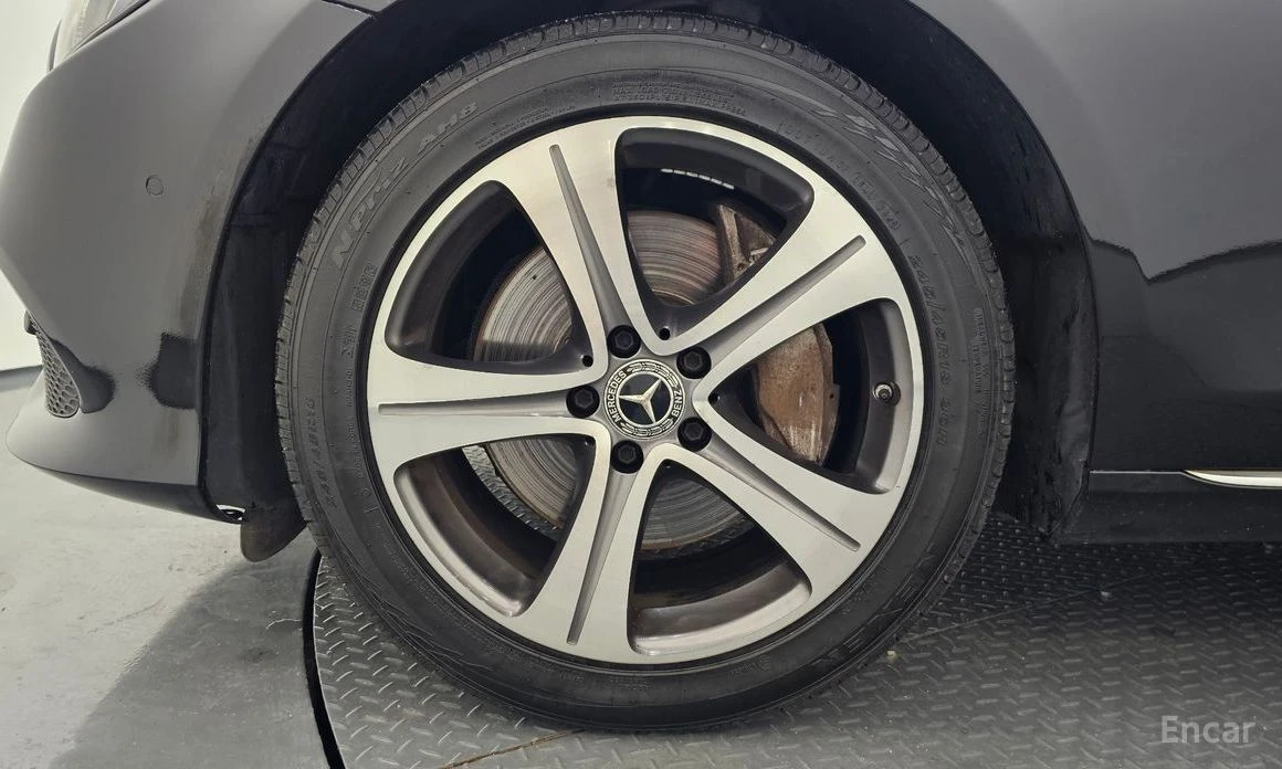 Mercedes-Benz E 300, снимка 5 - Автомобили и джипове - 55445088
