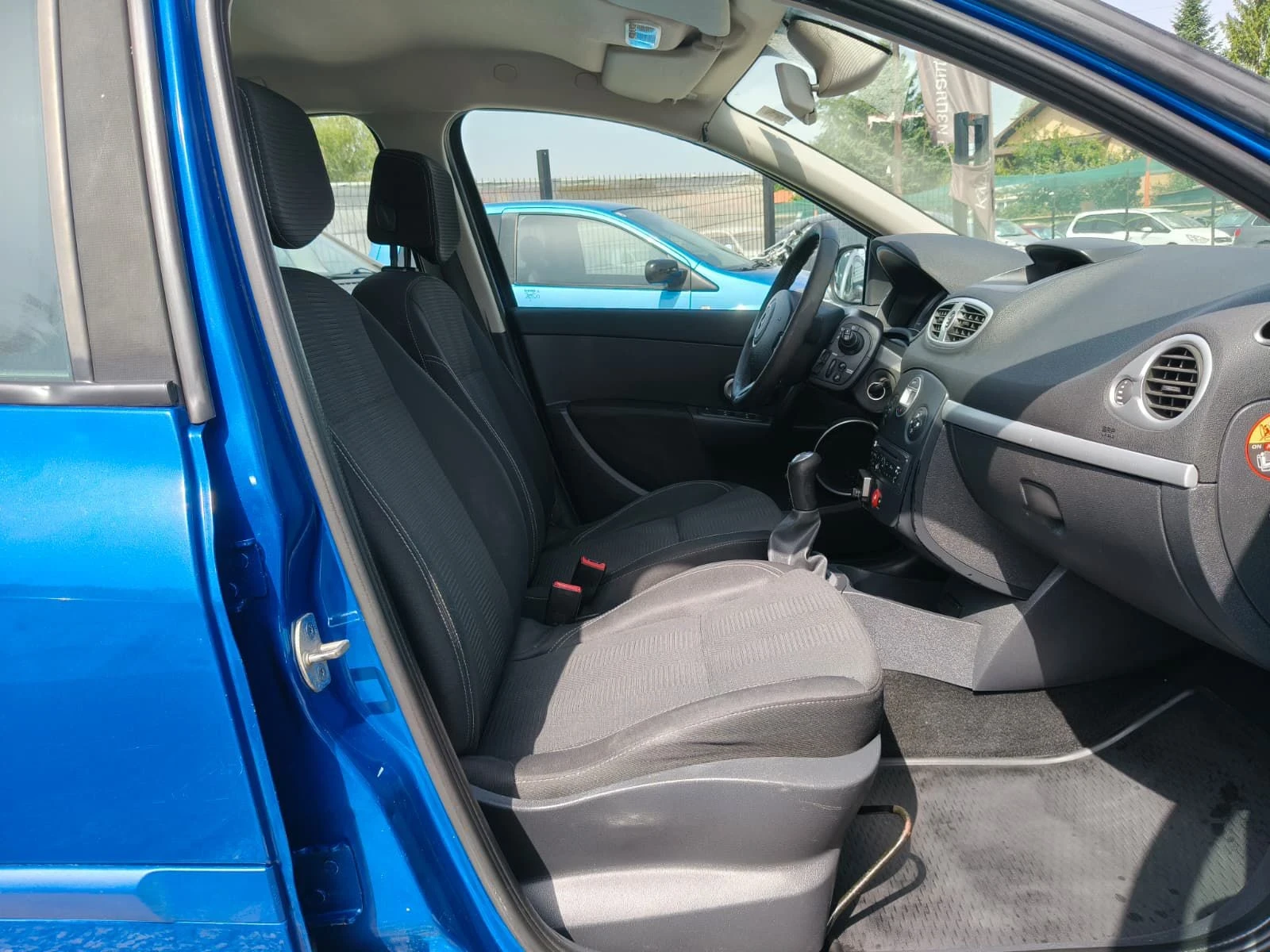 Renault Clio 1.2i, снимка 13 - Автомобили и джипове - 55868693
