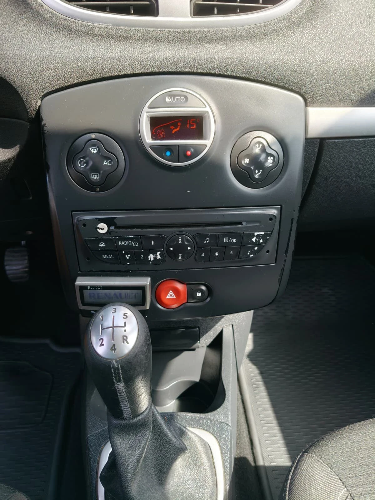 Renault Clio 1.2i, снимка 15 - Автомобили и джипове - 55868693