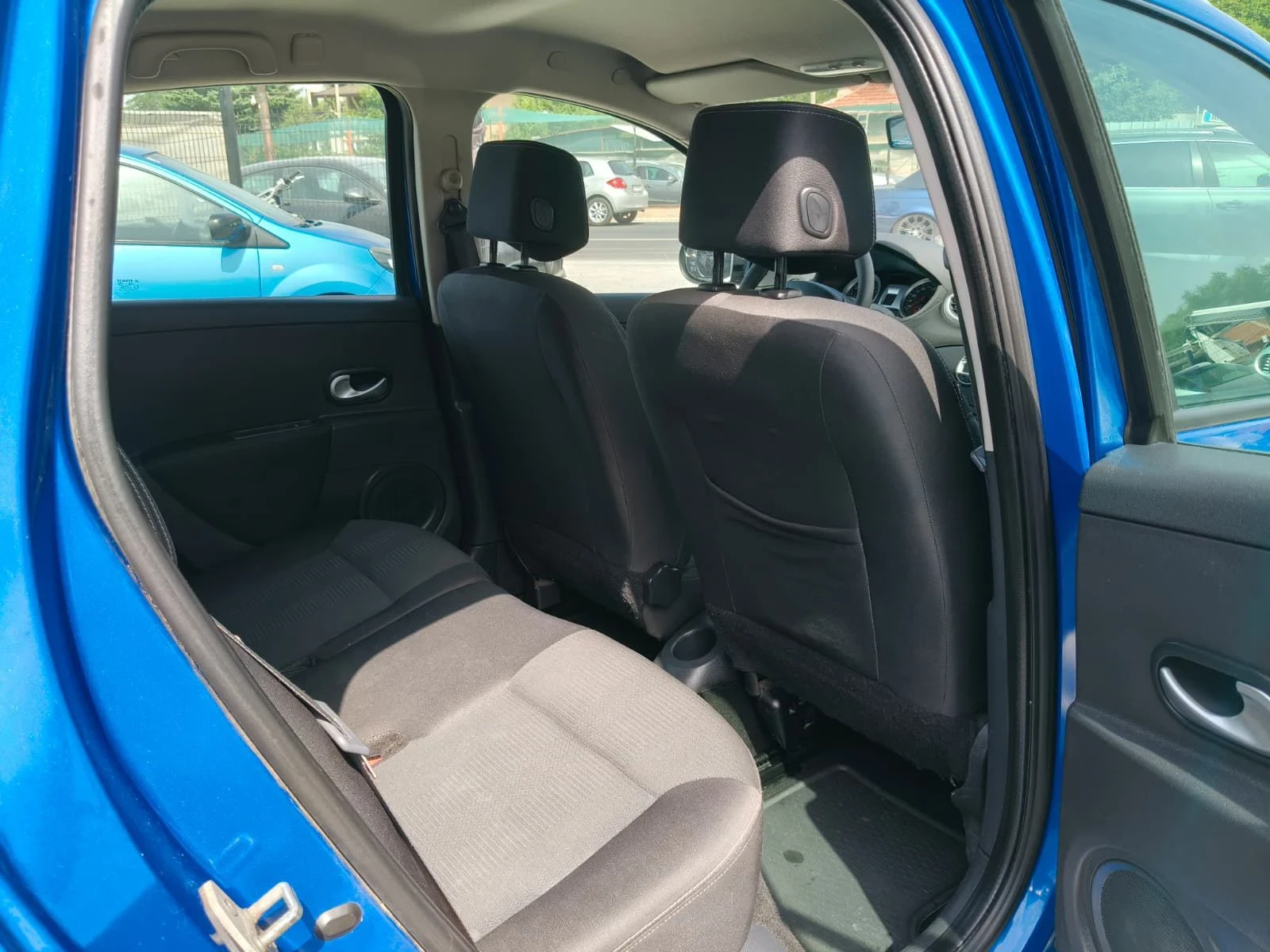 Renault Clio 1.2i, снимка 11 - Автомобили и джипове - 55868693