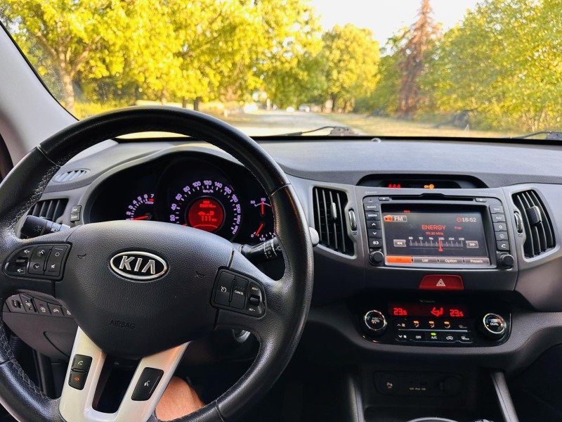 Kia Sportage  1.6 Камера Кожа Навигация Парктроник Теглич!, снимка 17 - Автомобили и джипове - 46771440